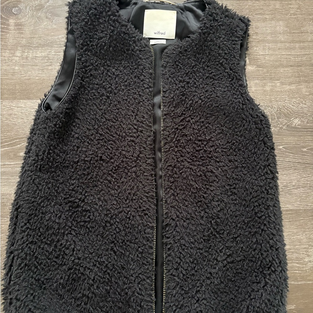 Aritzia Wilfred BlackTextured Vest